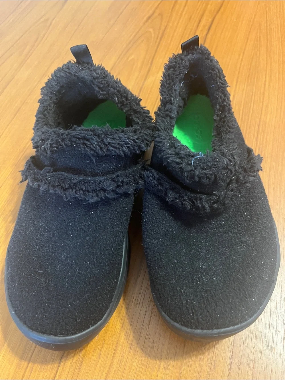 OOFOS Black Faux Fur Slip-On Women's Slippers - Picture 3 of 4